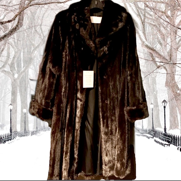 The Perfect Look of a Ranch Mink Coat, Female Skins - Picture 3 of 16